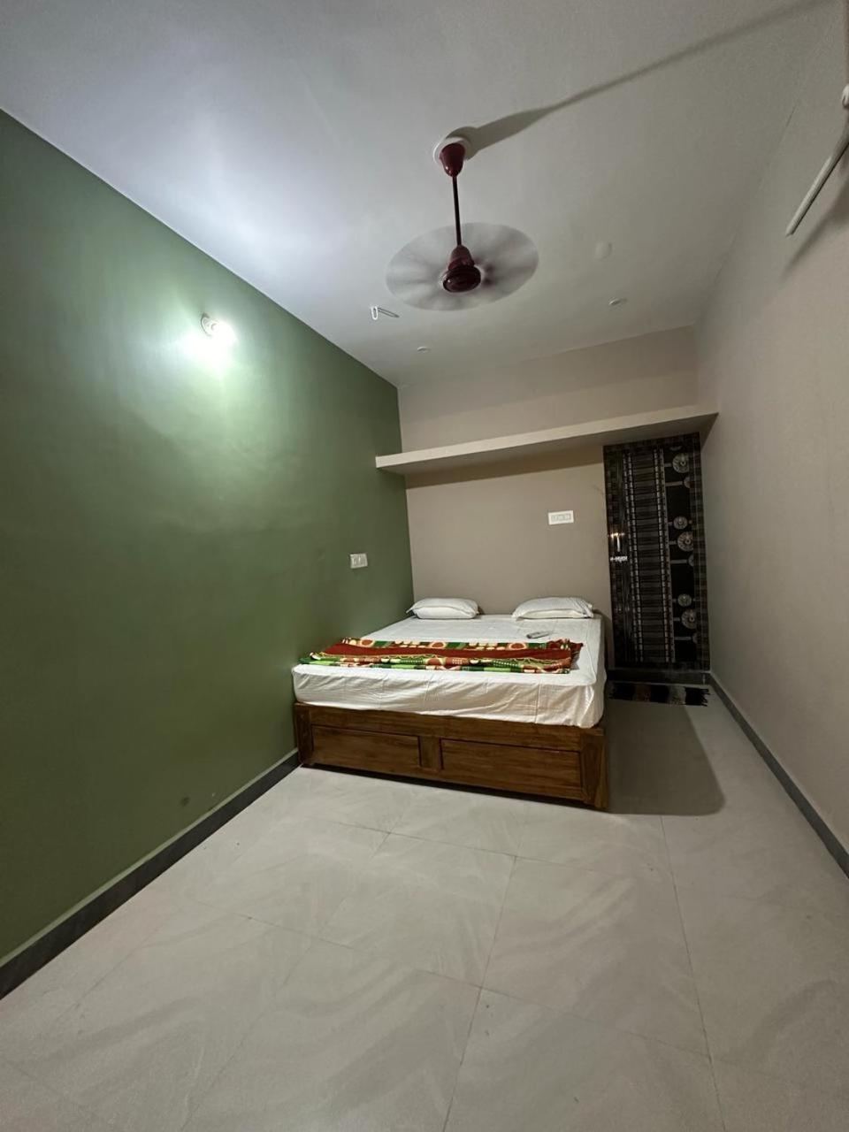 Arunachala Sashwin Guest House Tiruvannāmalai Esterno foto